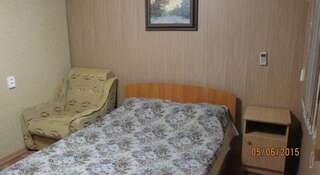 Гостиница Viktoriya Guest house Геленджик Бюджетный двухместный номер с 1 кроватью-2